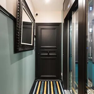 Du Louvre Apartment Paris
